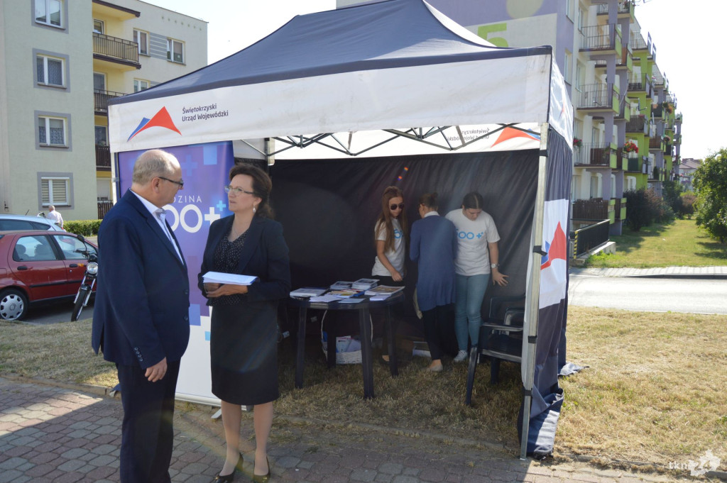 Wojewoda Świętokrzyski promowała w Końskich program 500+ [wideo, zdjęcia]