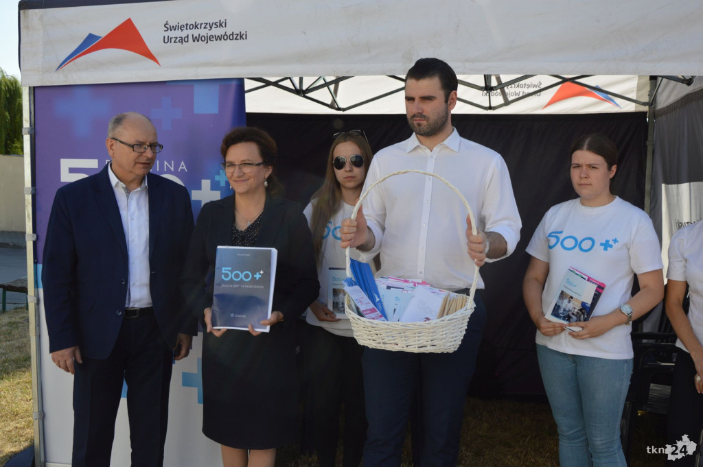 Wojewoda Świętokrzyski promowała w Końskich program 500+ [wideo, zdjęcia]