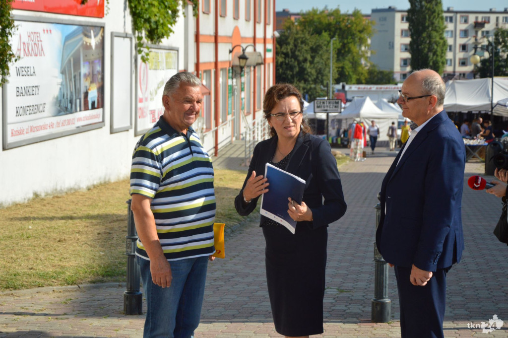 Wojewoda Świętokrzyski promowała w Końskich program 500+ [wideo, zdjęcia]