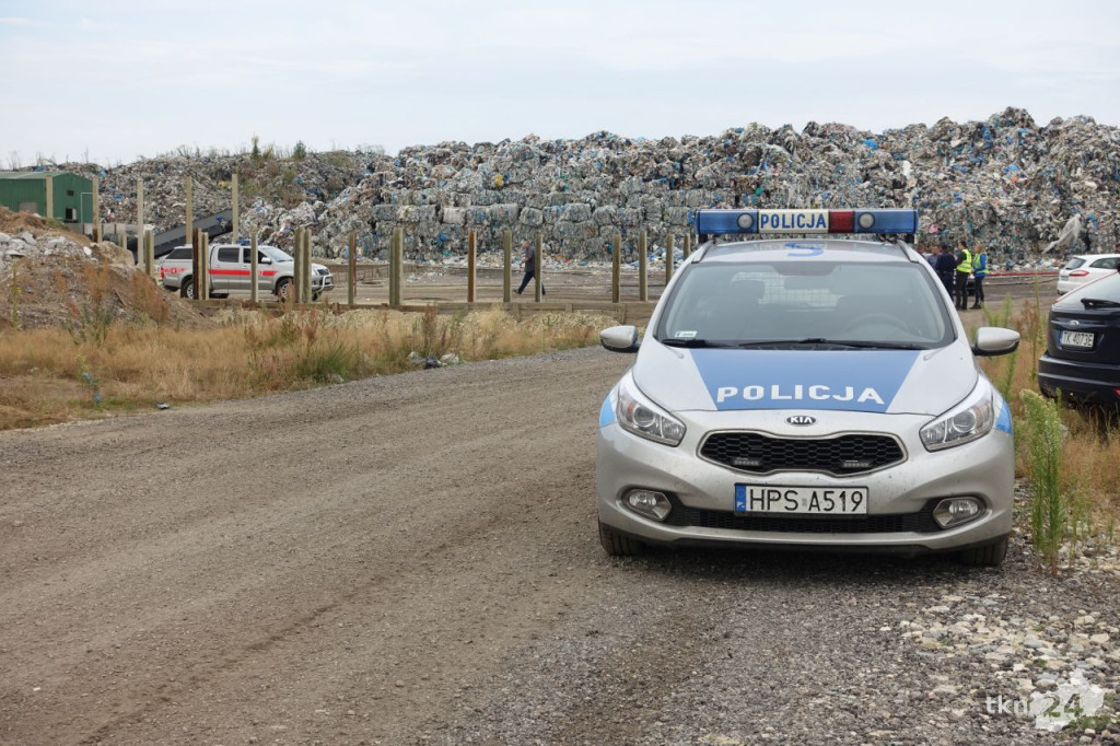 WIDEO: Gigantyczny pożar składowiska odpadów koło Fałkowa! AKTUALIZACJA