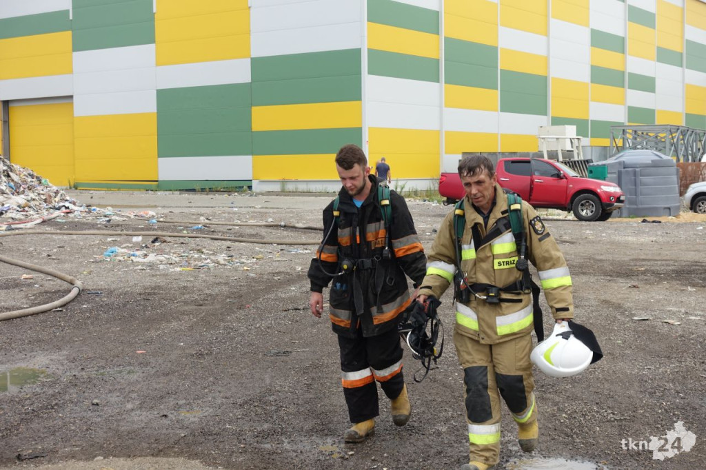 WIDEO: Gigantyczny pożar składowiska odpadów koło Fałkowa! AKTUALIZACJA