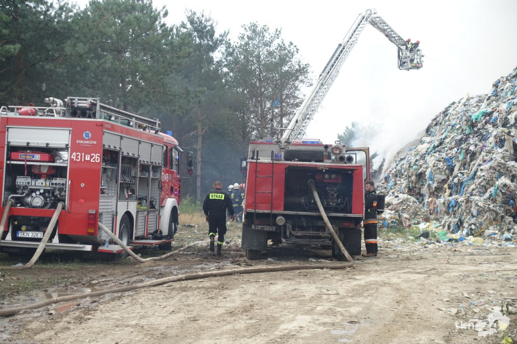 WIDEO: Gigantyczny pożar składowiska odpadów koło Fałkowa! AKTUALIZACJA