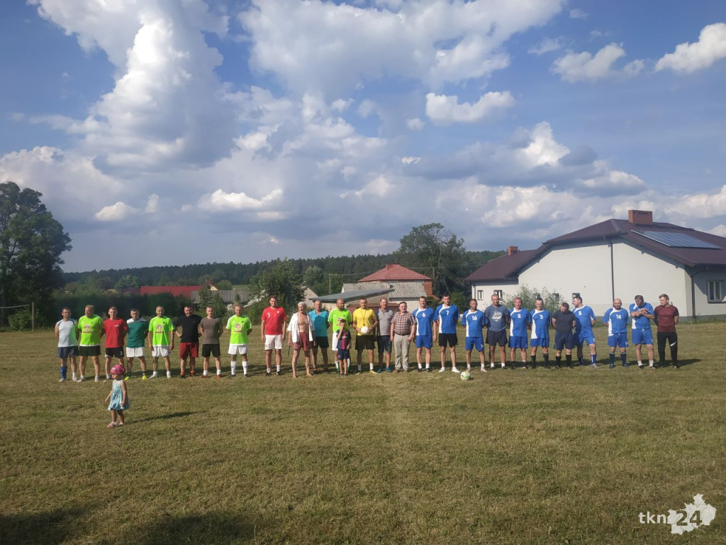 Pokazowy mecz Oldboye vs Policja w Pilczycy [zdjęcia]