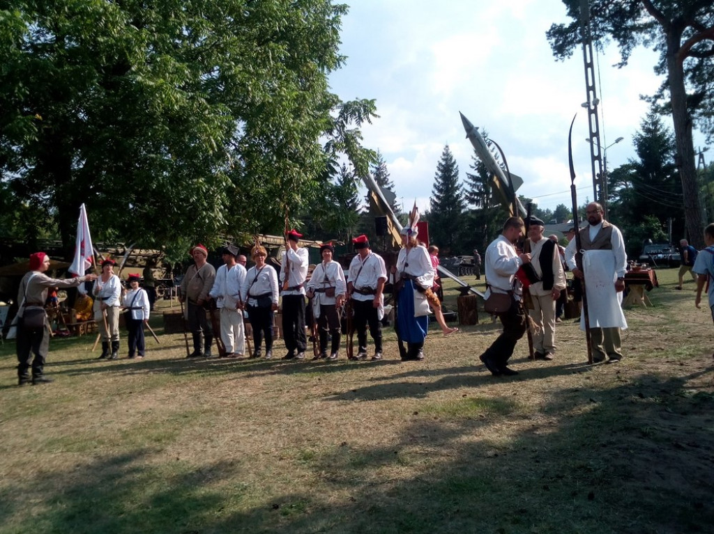 Grupa rekonstrukcyjna z Maleńca pojawiła się w Skarżysku-Kamiennej [zdjęcia]