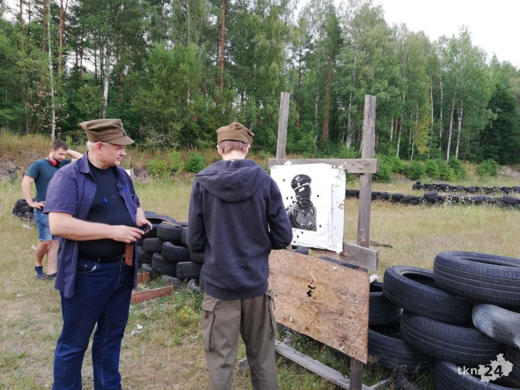 10 strzałów ku chwale ojczyzny! Upamiętnili rocznicę Powstania Warszawskiego