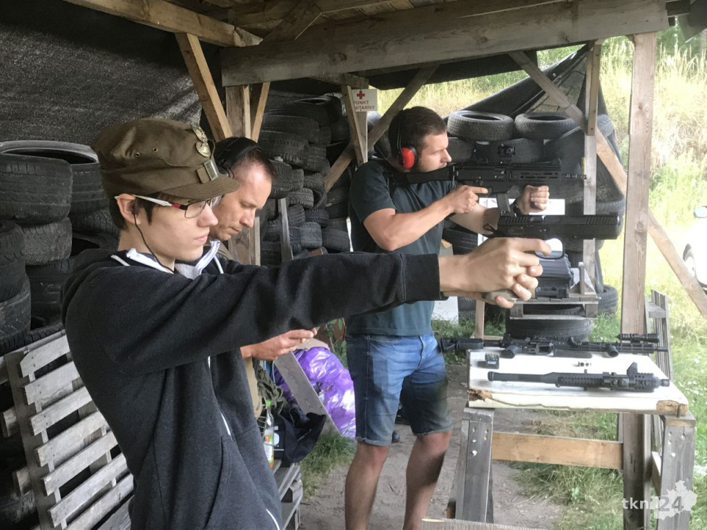 10 strzałów ku chwale ojczyzny! Upamiętnili rocznicę Powstania Warszawskiego