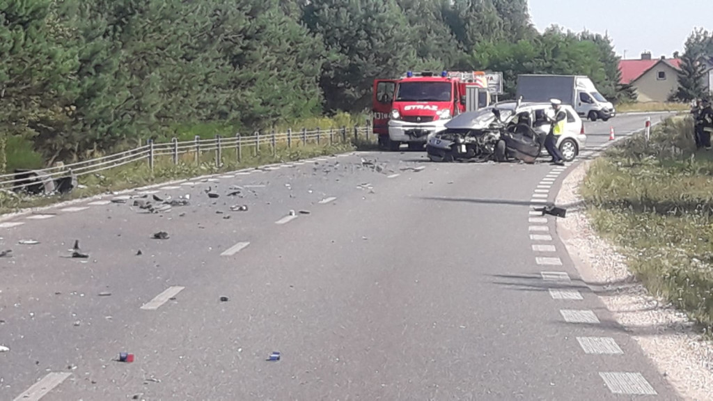 Wypadek z udziałem karetki między Wincentowem a Brodami[zdjęcia]