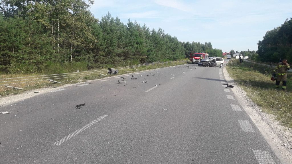 Wypadek z udziałem karetki między Wincentowem a Brodami[zdjęcia]