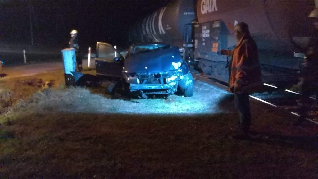 Auto zderzyło się z pociągiem w Wólce Plebańskiej! [zdjęcia]