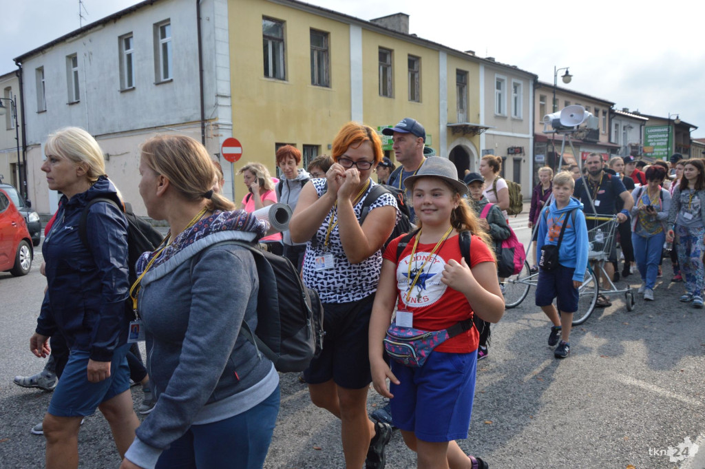 Pielgrzymka do Jasnej Góry wyruszyła z Końskich [zdjęcia]