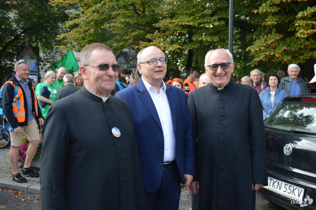 Pielgrzymka do Jasnej Góry wyruszyła z Końskich [zdjęcia]