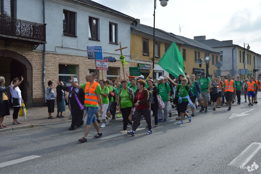 Pielgrzymka do Jasnej Góry wyruszyła z Końskich [zdjęcia]