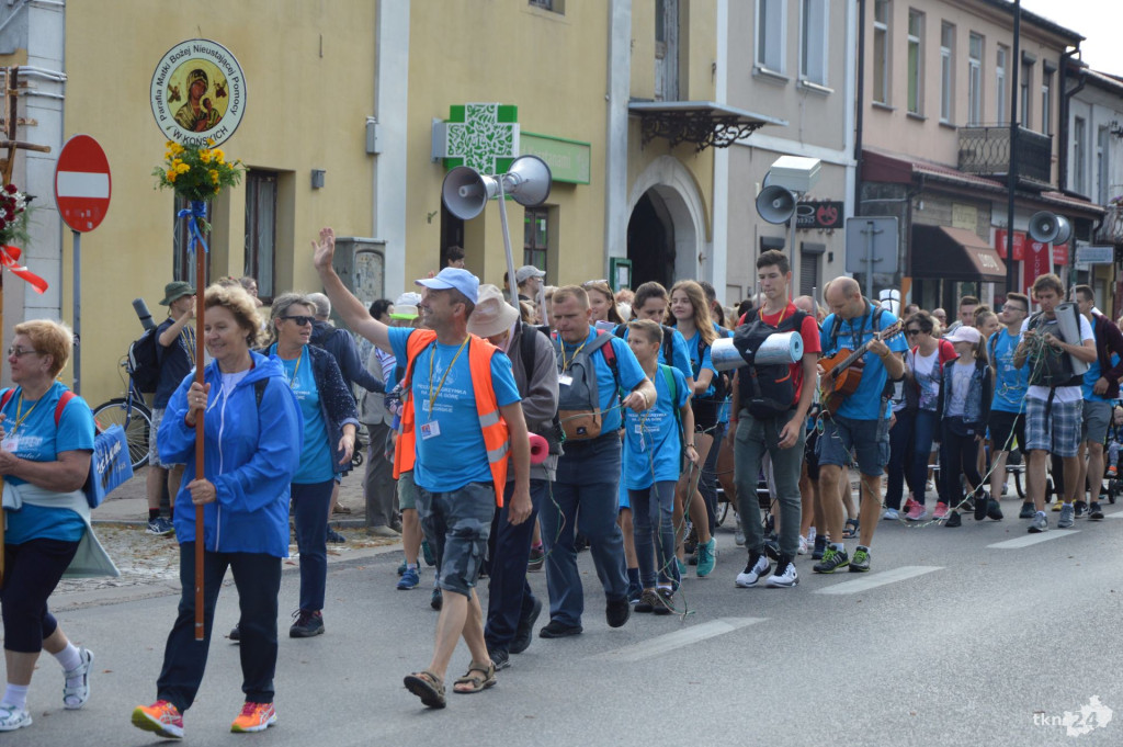 Pielgrzymka do Jasnej Góry wyruszyła z Końskich [zdjęcia]