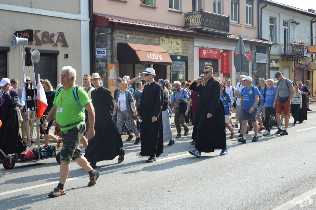 Pielgrzymka do Jasnej Góry wyruszyła z Końskich [zdjęcia]