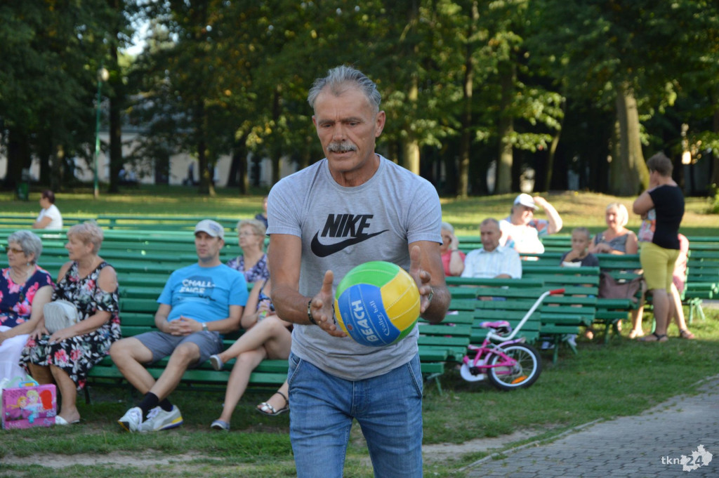 Gry i zabawy z tamtych lat królowały w koneckim parku [wideo, zdjęcia]