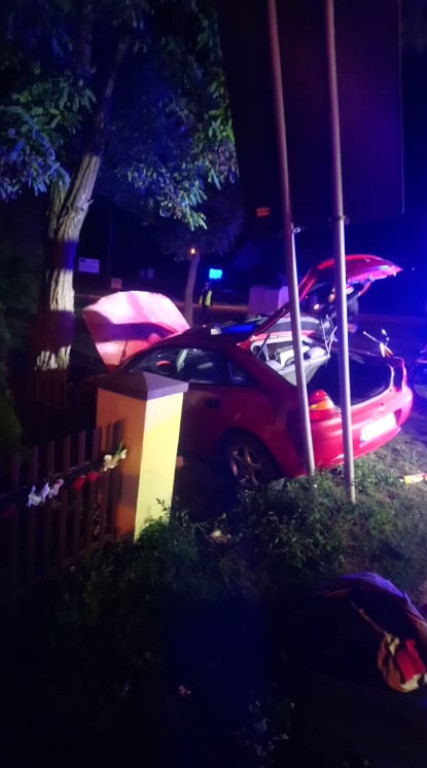 Wypadek z udziałem pijanego kierowcy! Dwie osoby poszkodowane [zdjęcia]