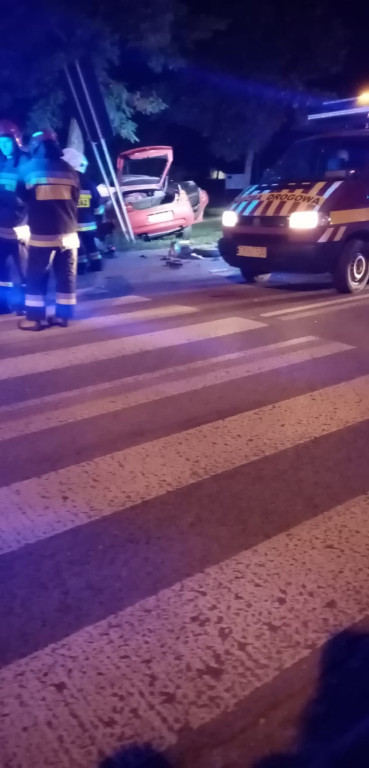 Wypadek z udziałem pijanego kierowcy! Dwie osoby poszkodowane [zdjęcia]