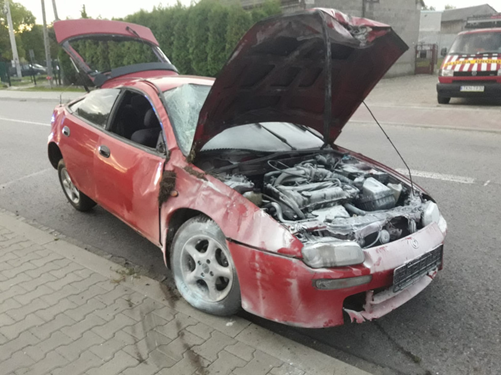 Wypadek z udziałem pijanego kierowcy! Dwie osoby poszkodowane [zdjęcia]