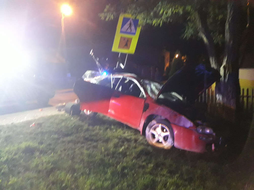 Wypadek z udziałem pijanego kierowcy! Dwie osoby poszkodowane [zdjęcia]