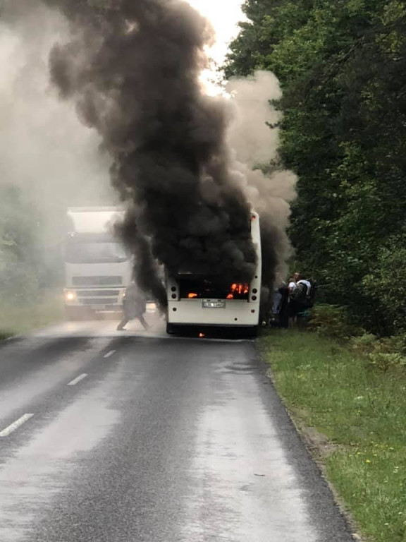 Autobus płonie w Sielpi!