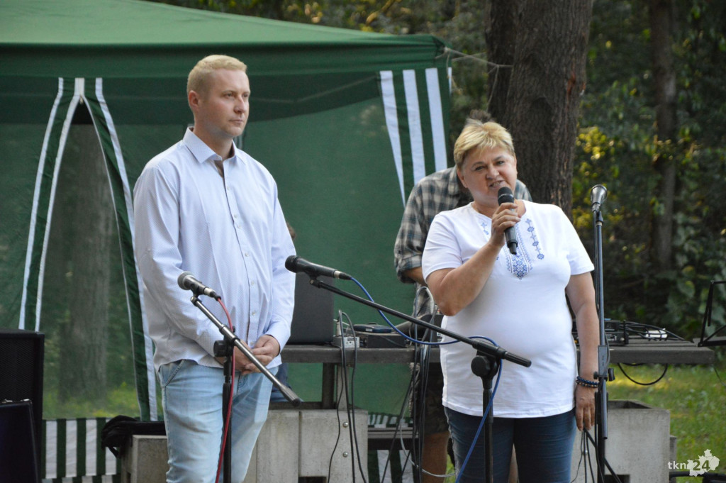 Folkowy i charytatywny festyn w Czarnieckiej Górze [wideo, zdjęcia]