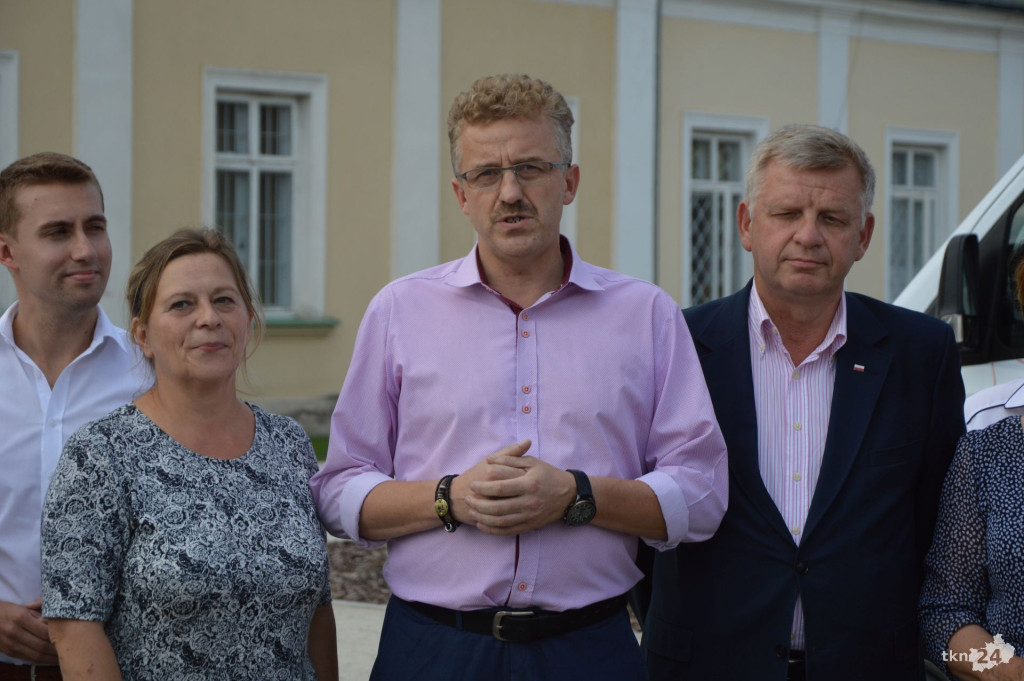 PiS-bus dotarł do Końskich. Spięcie burmistrza ze starostą  [wideo, zdjęcia]