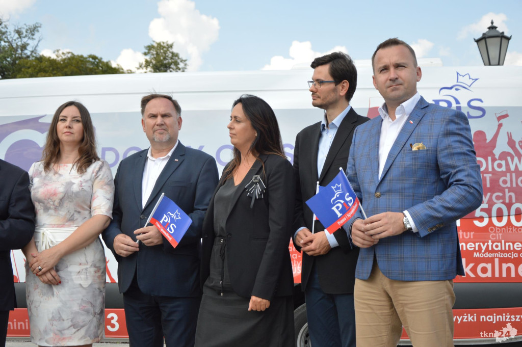 PiS-bus dotarł do Końskich. Spięcie burmistrza ze starostą  [wideo, zdjęcia]