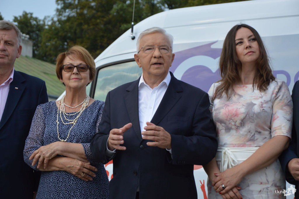 PiS-bus dotarł do Końskich. Spięcie burmistrza ze starostą  [wideo, zdjęcia]