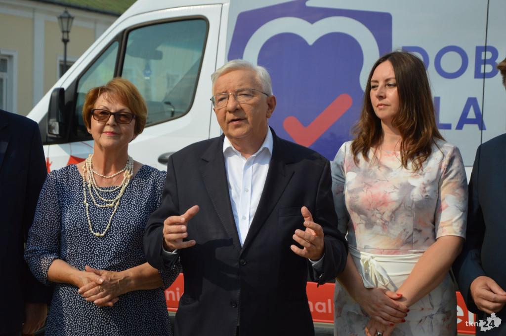 PiS-bus dotarł do Końskich. Spięcie burmistrza ze starostą  [wideo, zdjęcia]