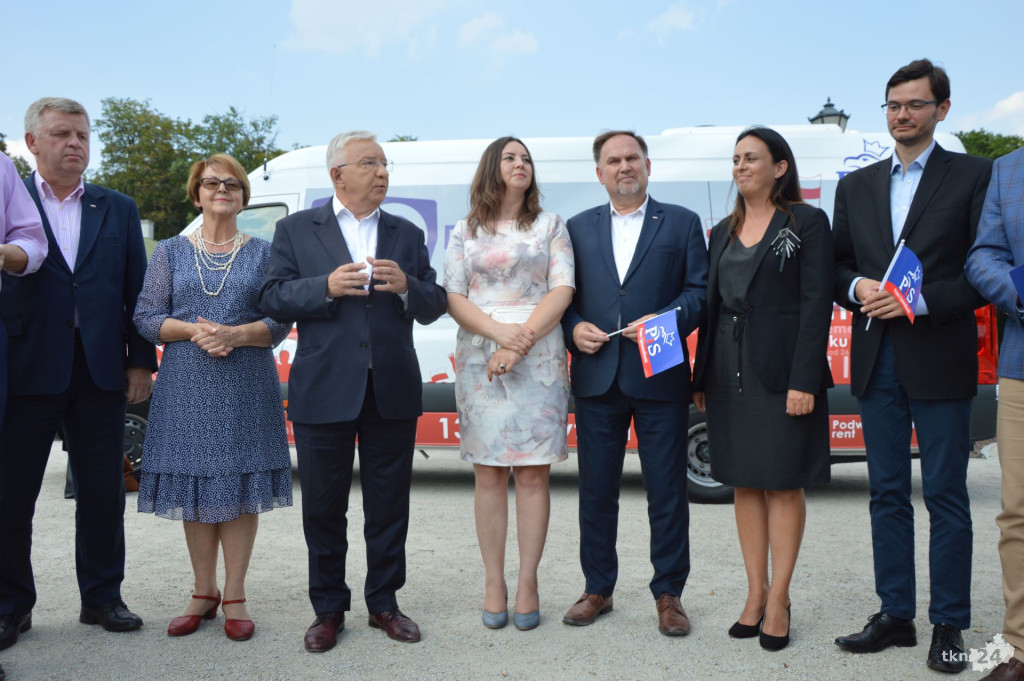 PiS-bus dotarł do Końskich. Spięcie burmistrza ze starostą  [wideo, zdjęcia]
