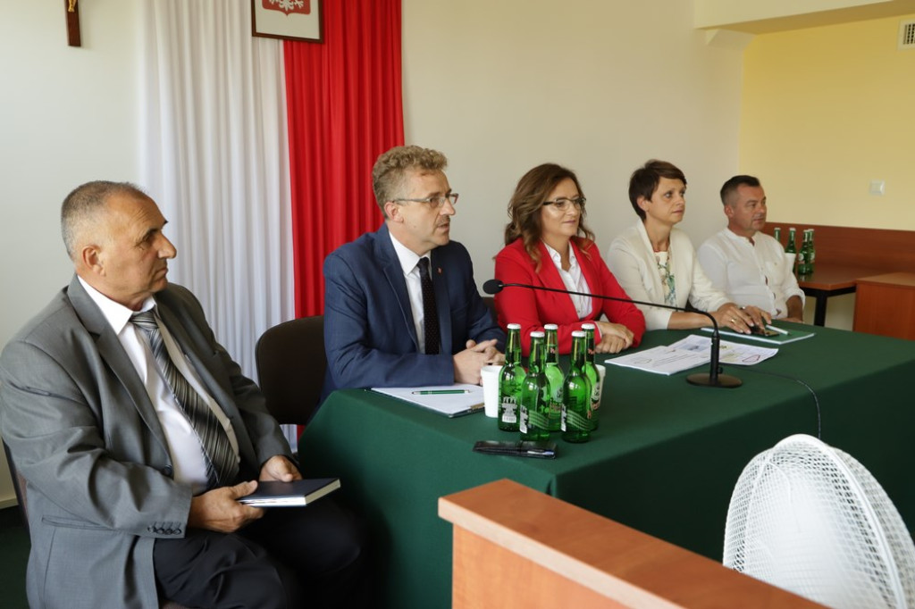 Wojewoda rozmawiała w Starostwie o szkodach w gospodarstwach rolnych [zdjęcia]