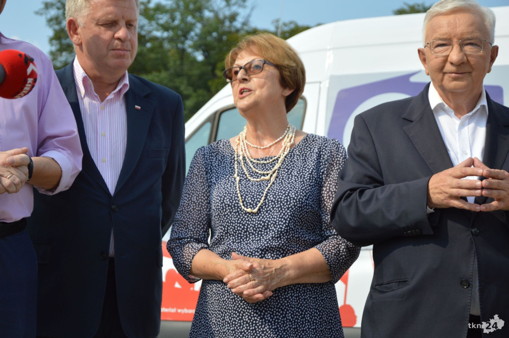 PiS-bus dotarł do Końskich. Spięcie burmistrza ze starostą  [wideo, zdjęcia]