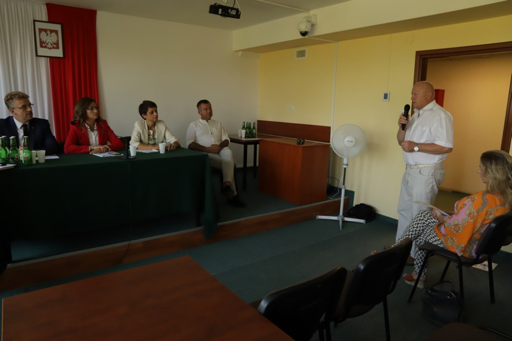 Wojewoda rozmawiała w Starostwie o szkodach w gospodarstwach rolnych [zdjęcia]