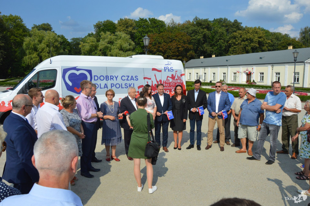 PiS-bus dotarł do Końskich. Spięcie burmistrza ze starostą  [wideo, zdjęcia]