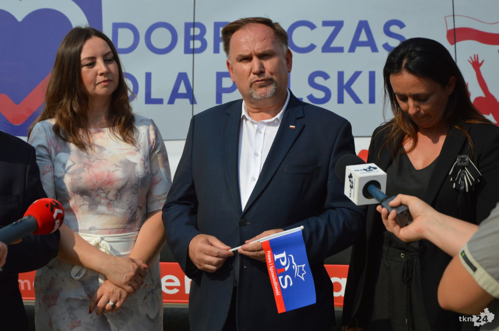 PiS-bus dotarł do Końskich. Spięcie burmistrza ze starostą  [wideo, zdjęcia]