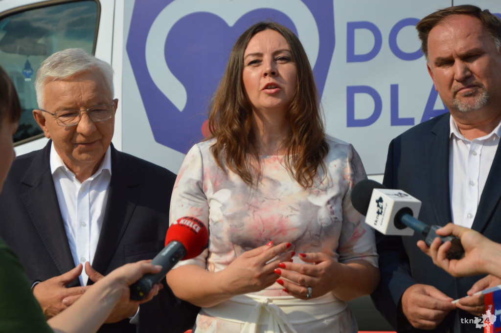 PiS-bus dotarł do Końskich. Spięcie burmistrza ze starostą  [wideo, zdjęcia]