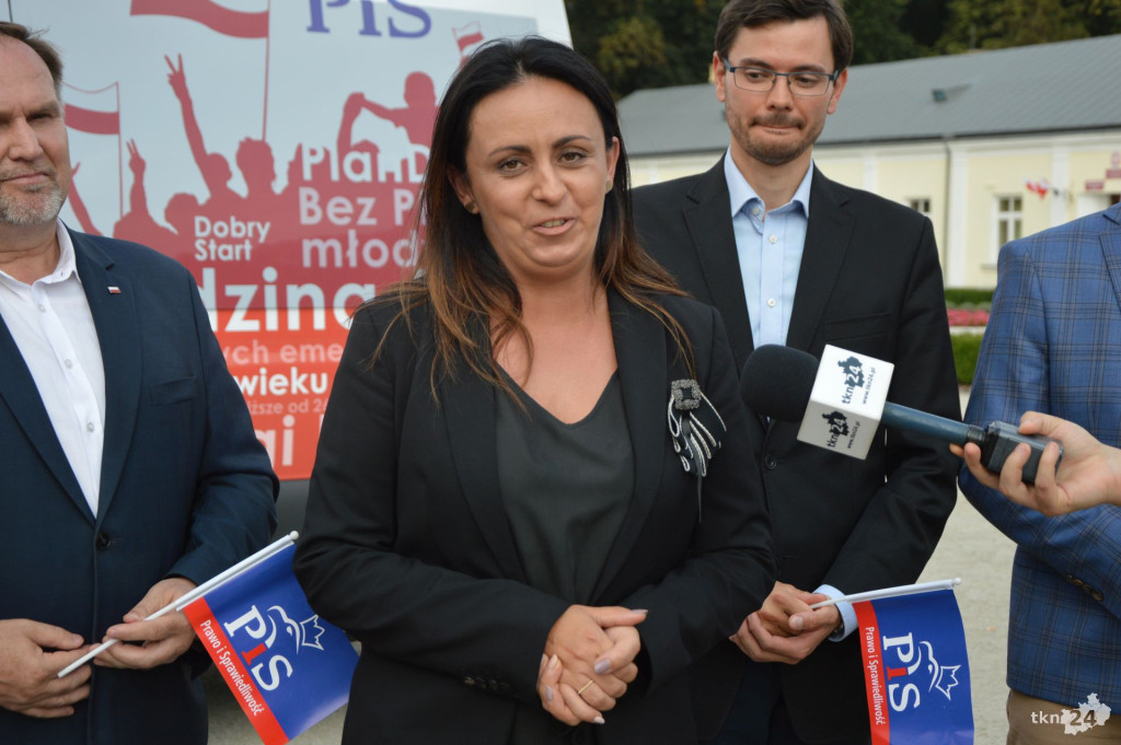 PiS-bus dotarł do Końskich. Spięcie burmistrza ze starostą  [wideo, zdjęcia]