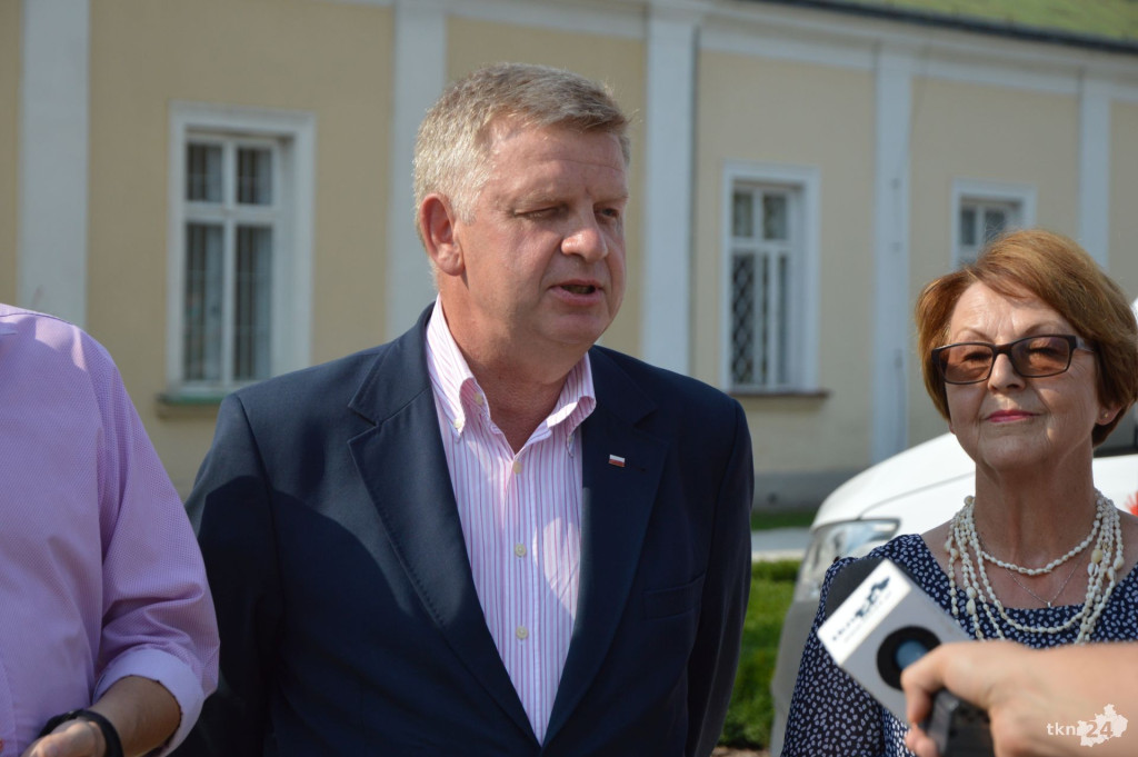 PiS-bus dotarł do Końskich. Spięcie burmistrza ze starostą  [wideo, zdjęcia]
