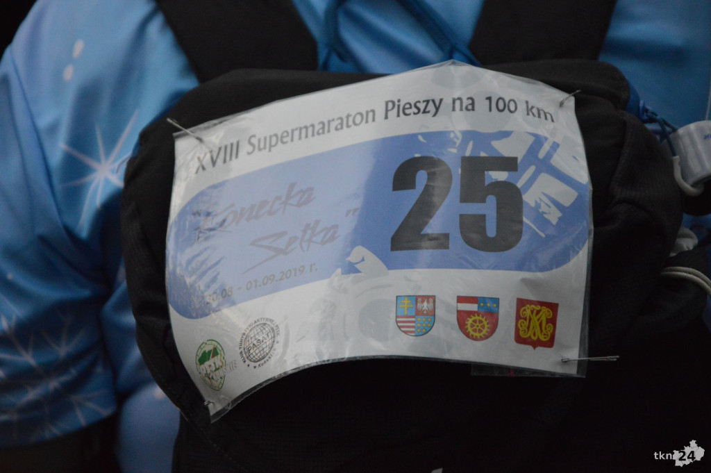 Prawie 130 osób maszeruje w koneckim maratonie [wideo, zdjęcia]