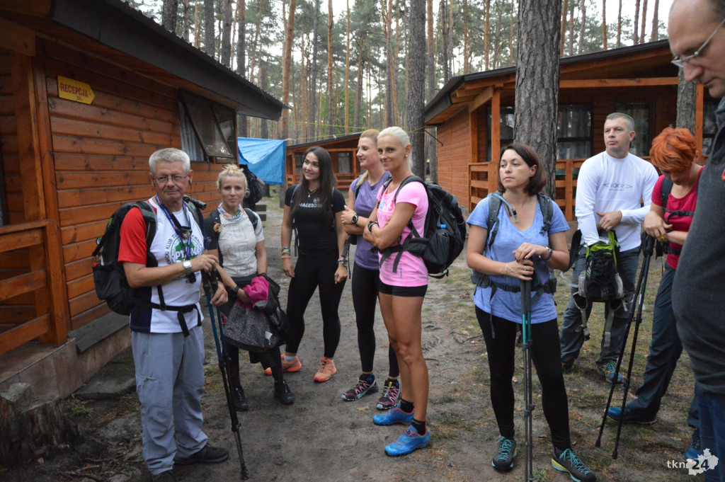 Prawie 130 osób maszeruje w koneckim maratonie [wideo, zdjęcia]