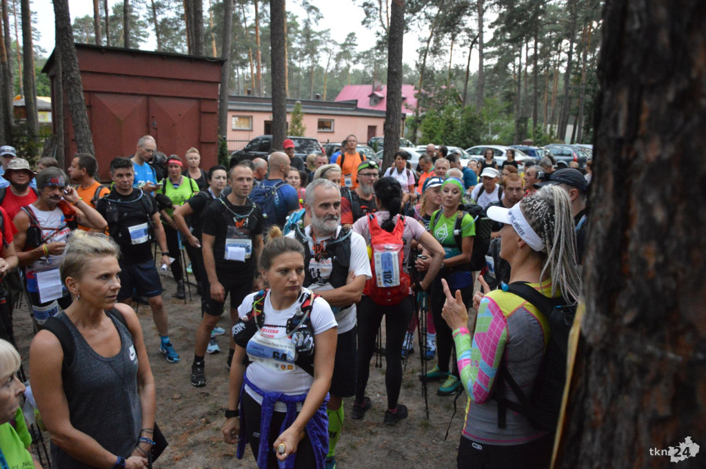Prawie 130 osób maszeruje w koneckim maratonie [wideo, zdjęcia]