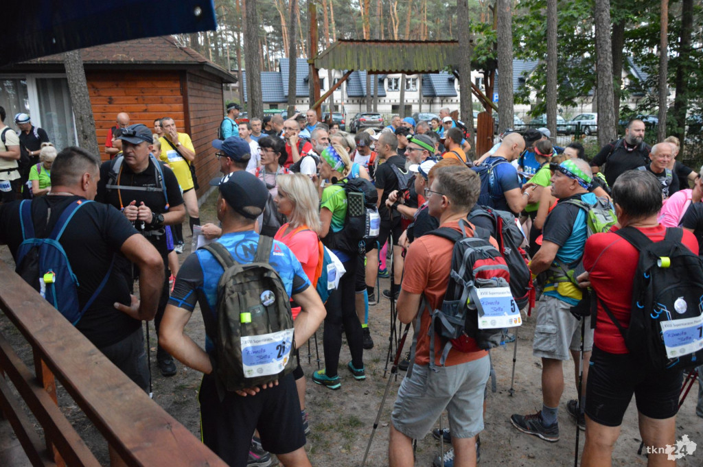 Prawie 130 osób maszeruje w koneckim maratonie [wideo, zdjęcia]