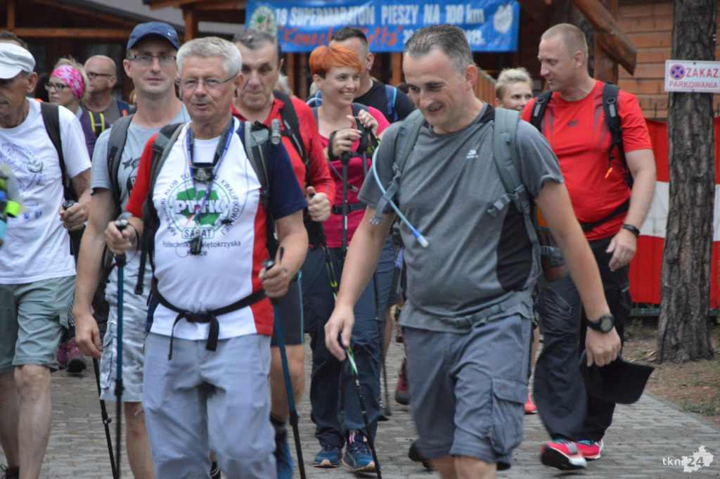 Prawie 130 osób maszeruje w koneckim maratonie [wideo, zdjęcia]