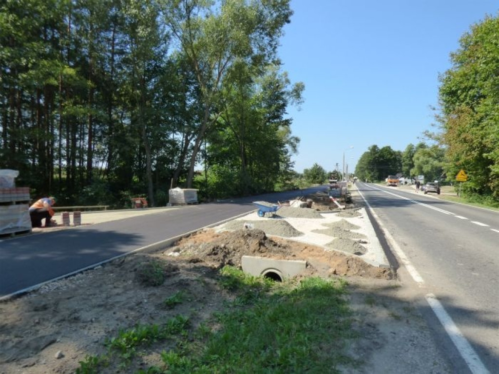 Sprawdzamy, jak przebiega remont ścieżki pieszo-rowerowej w gminie Ruda Maleniecka [zdjęcia]