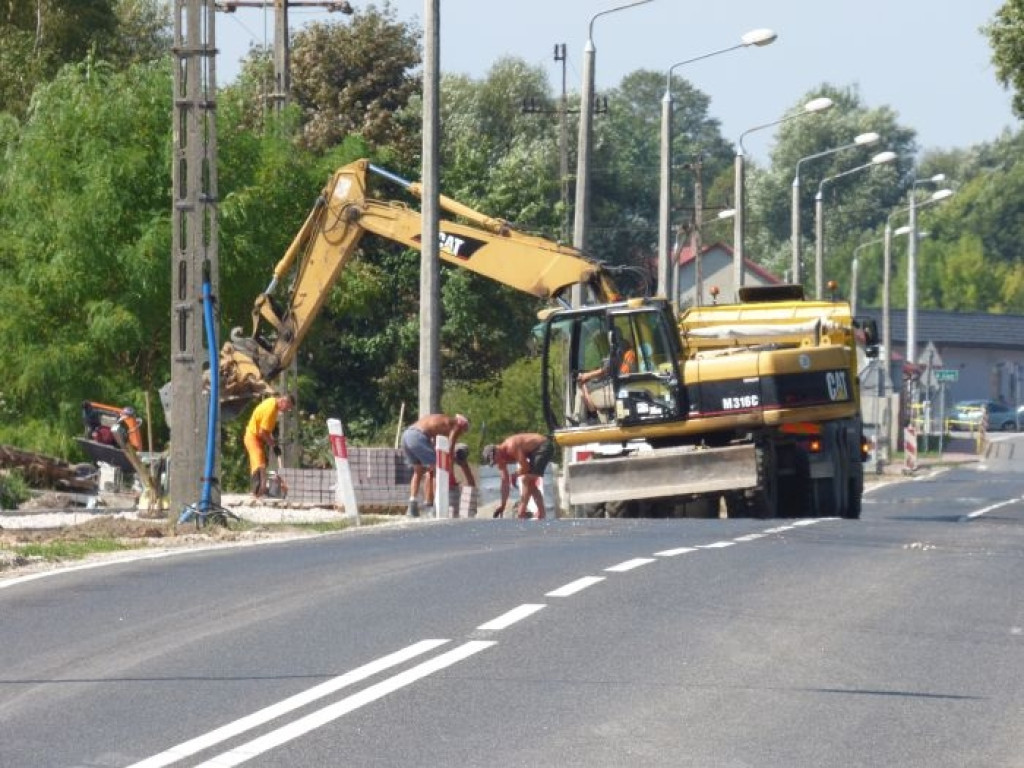 Sprawdzamy, jak przebiega remont ścieżki pieszo-rowerowej w gminie Ruda Maleniecka [zdjęcia]