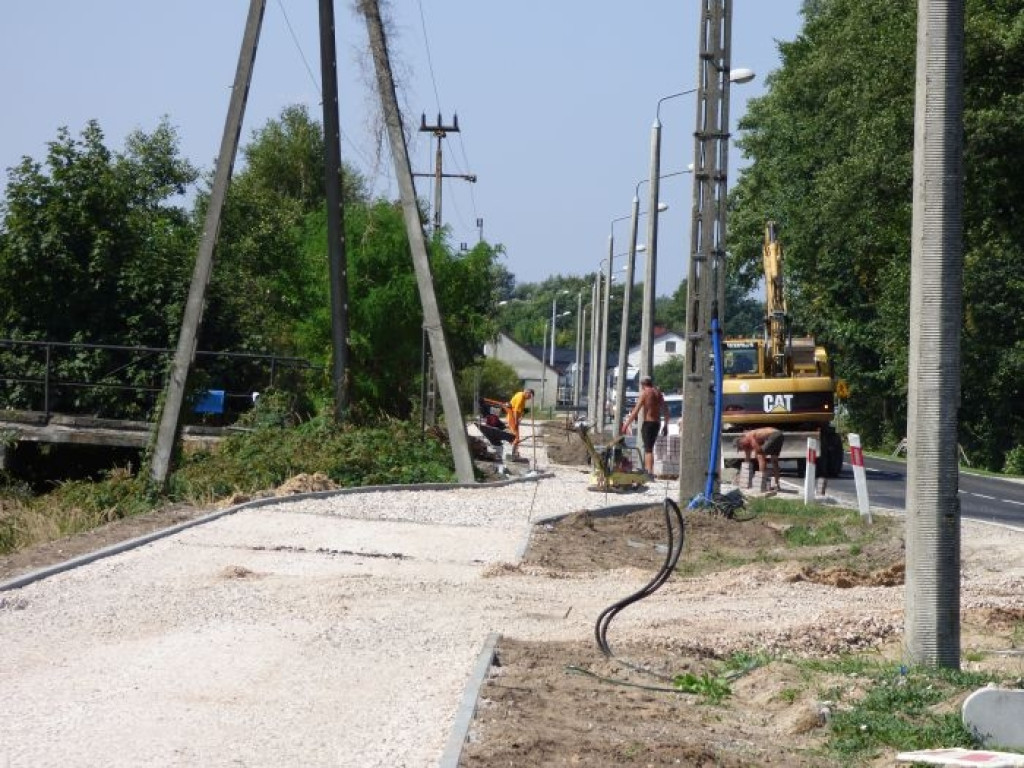 Sprawdzamy, jak przebiega remont ścieżki pieszo-rowerowej w gminie Ruda Maleniecka [zdjęcia]