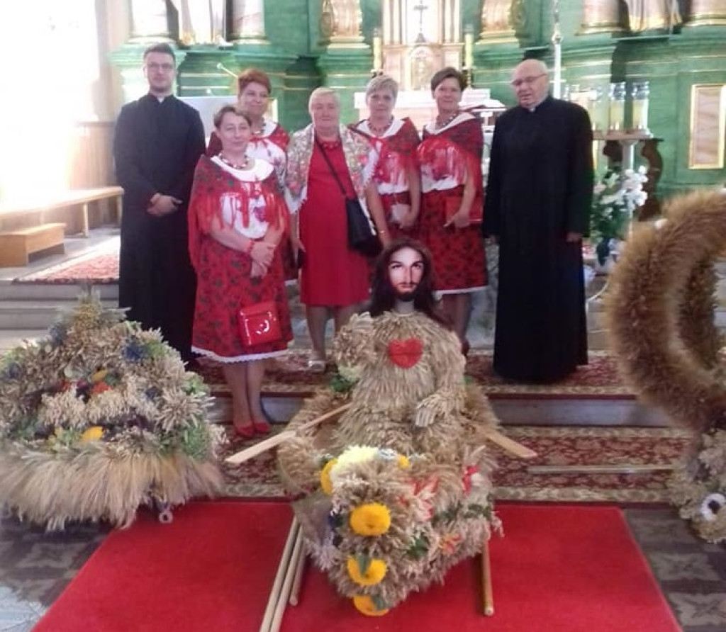 Niezwykły dożynkowy wieniec ze Skórnic reprezentował region w Częstochowie! [foto]