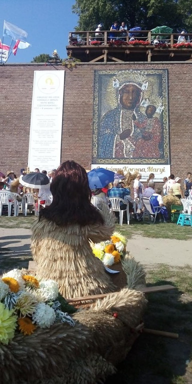 Niezwykły dożynkowy wieniec ze Skórnic reprezentował region w Częstochowie! [foto]