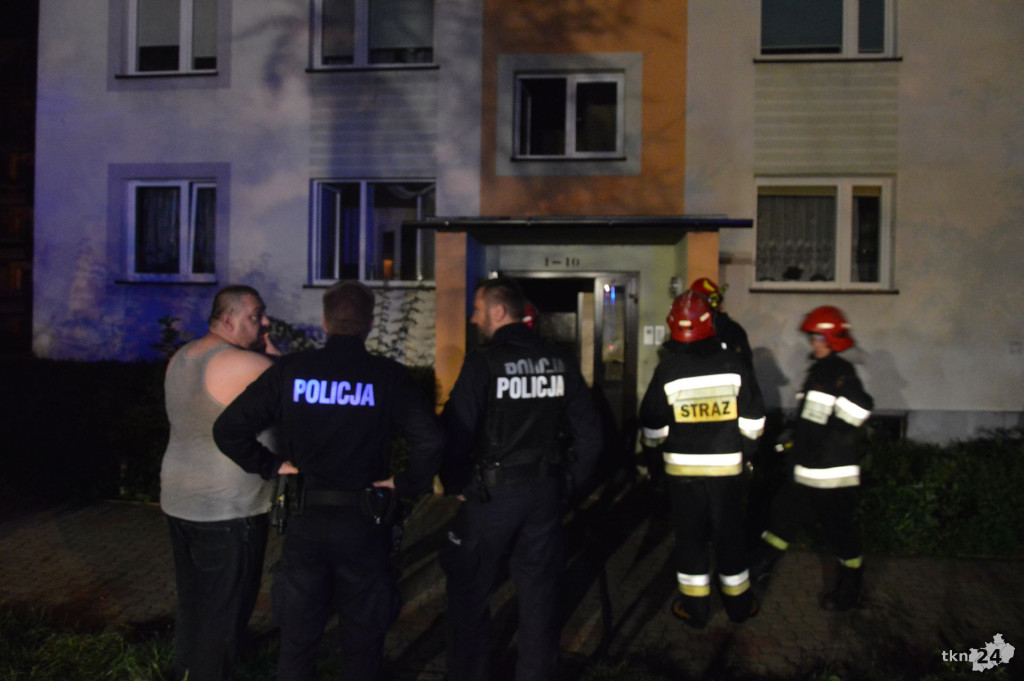 Pożar w bloku! Ewakuacja około 30 osób! [zdjęcia]