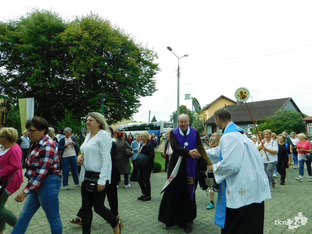 Wielkie święto i tłumy pielgrzymów w Czarnej [wideo, zdjęcia]